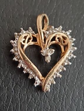 10k  gold Heard pendant  1.8 grms